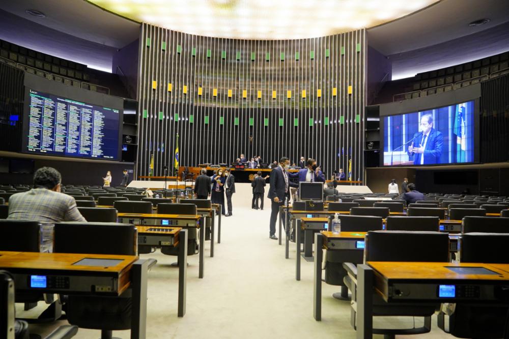 Plenário da Câmara dos Deputados discute e vota propostas
